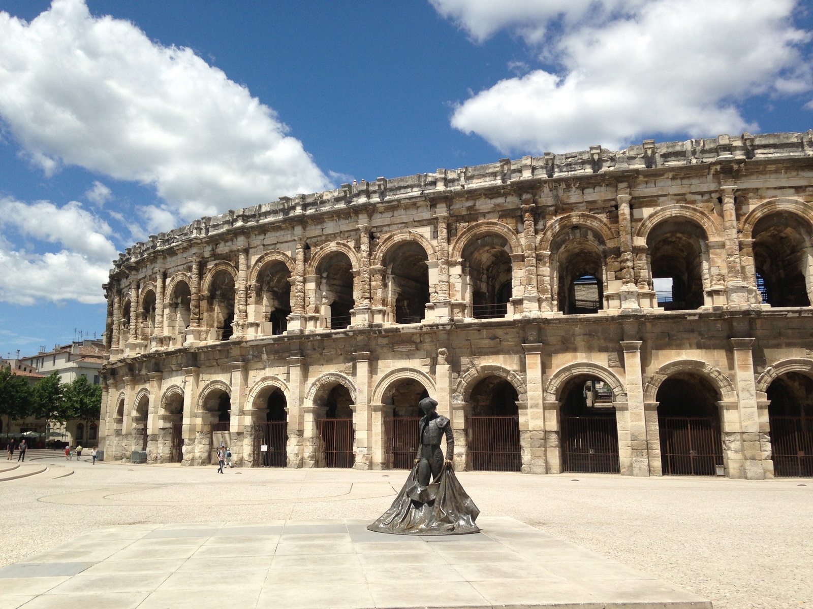 https://mdw-travel-data-us-east-1.s3.amazonaws.com/img/country/France/Arena-of-Nimes/img_00.jpg