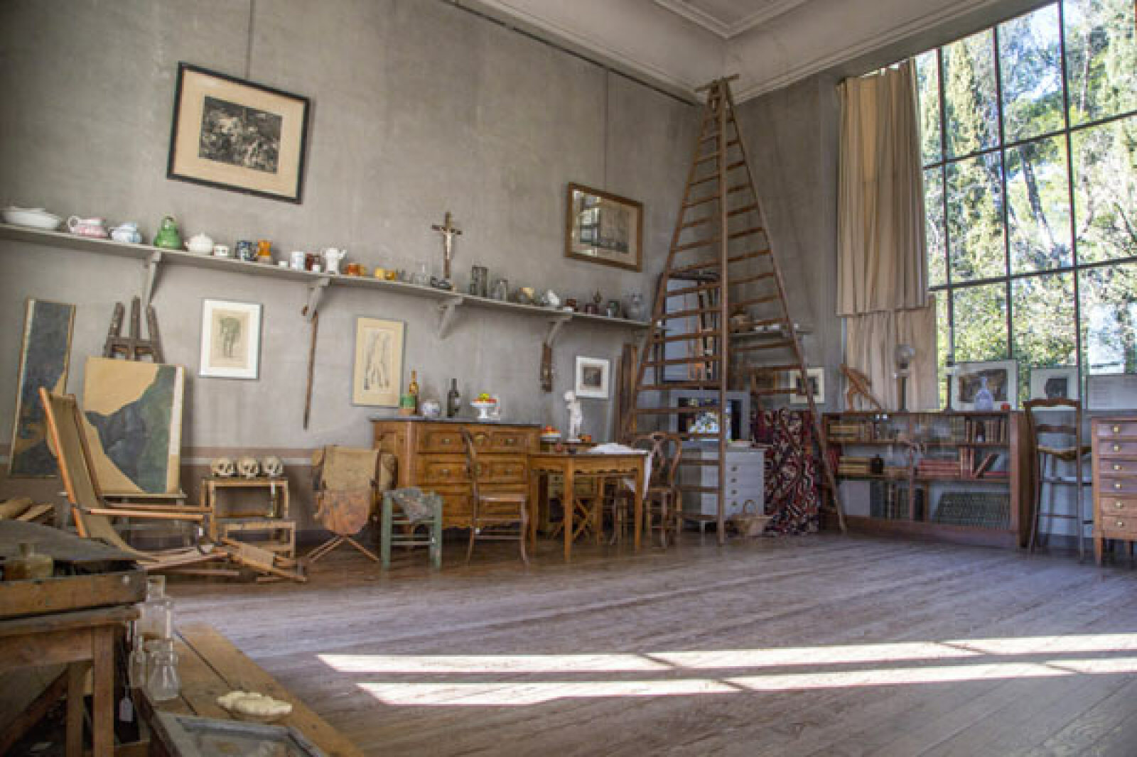 https://mdw-travel-data-us-east-1.s3.amazonaws.com/img/country/France/Atelier-Paul-Cezanne/img_01.jpg
