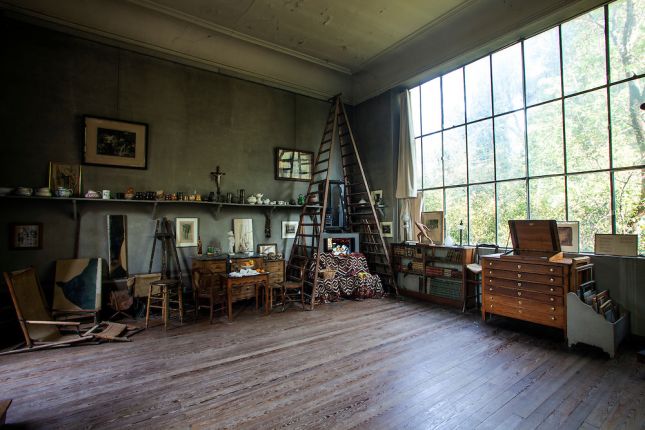 https://mdw-travel-data-us-east-1.s3.amazonaws.com/img/country/France/Atelier-Paul-Cezanne/img_03.jpg