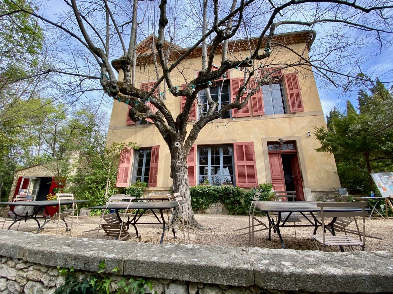 https://mdw-travel-data-us-east-1.s3.amazonaws.com/img/country/France/Atelier-Paul-Cezanne/img_05.jpg