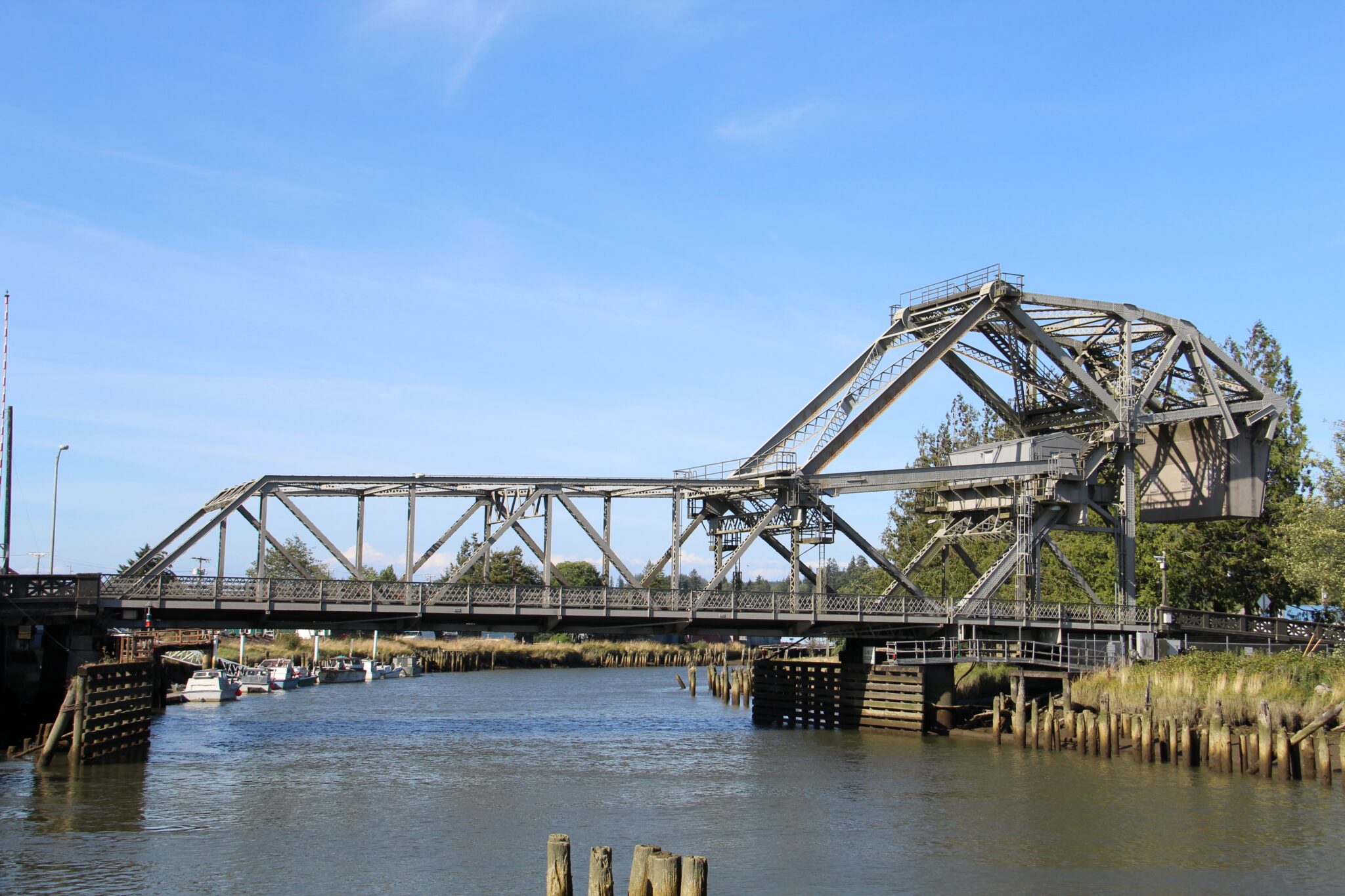 https://mdw-travel-data-us-east-1.s3.amazonaws.com/img/country/France/Bascule-Bridge/img_01.jpg