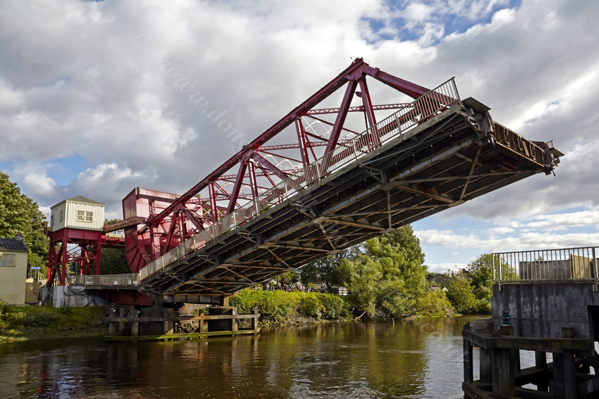 https://mdw-travel-data-us-east-1.s3.amazonaws.com/img/country/France/Bascule-Bridge/img_03.jpg