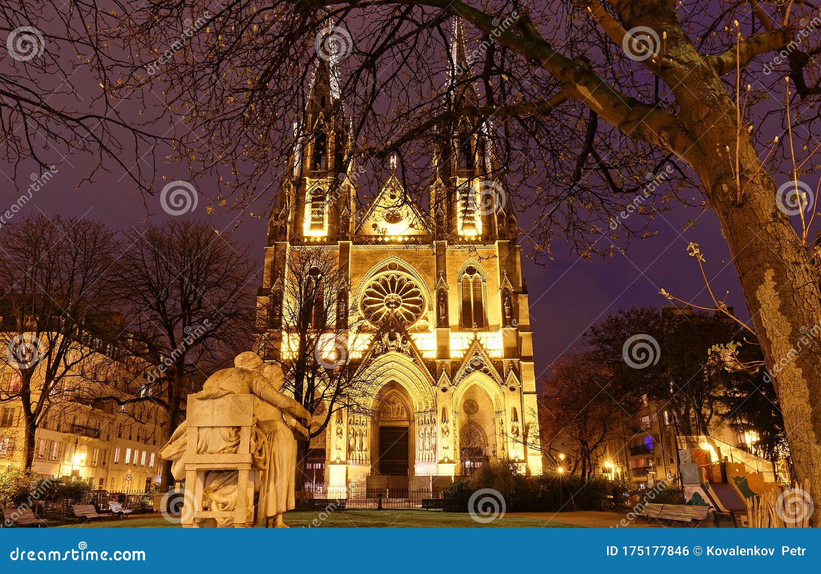 https://mdw-travel-data-us-east-1.s3.amazonaws.com/img/country/France/Basilica-of-Saint-Clotilde/img_04.jpg