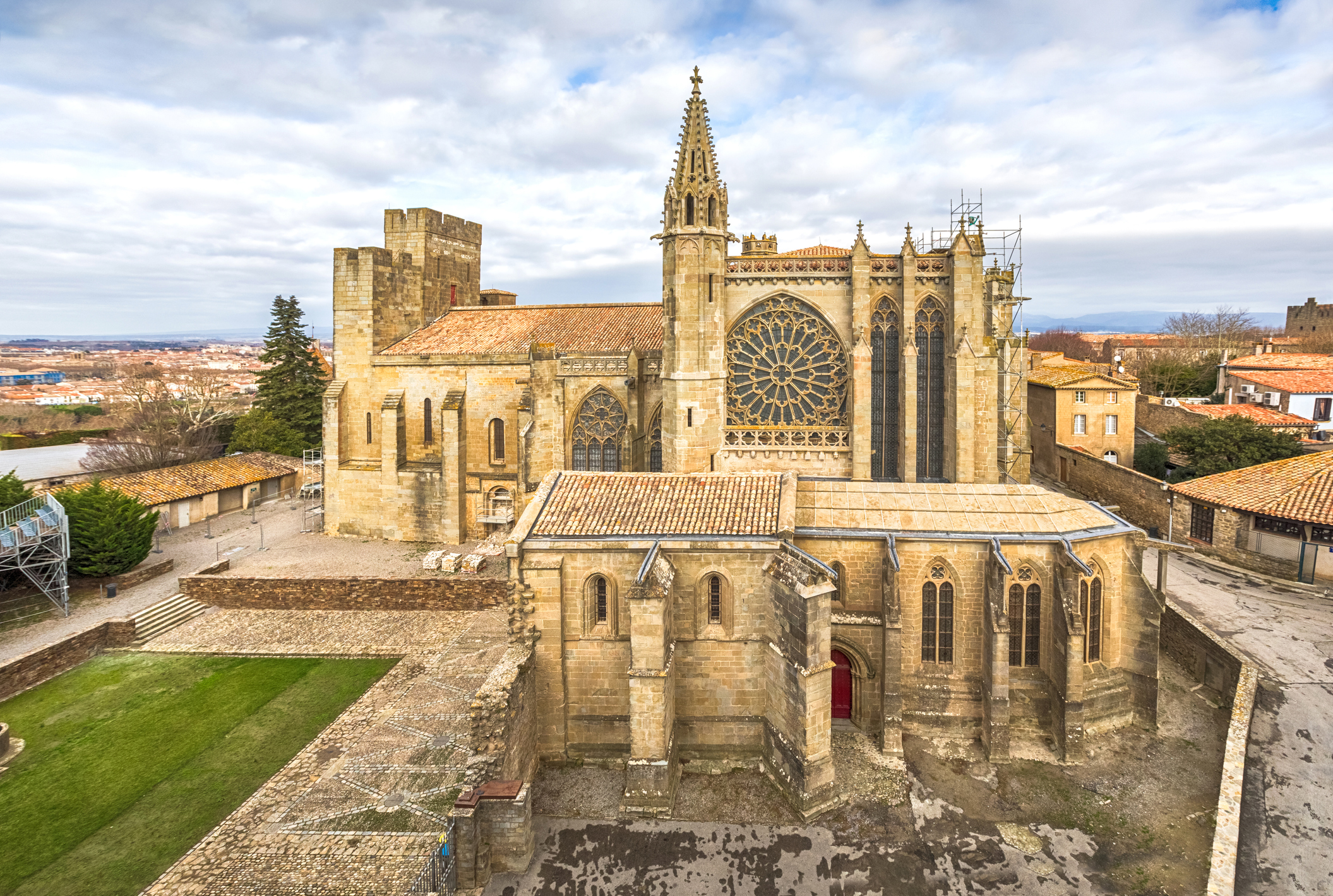 https://mdw-travel-data-us-east-1.s3.amazonaws.com/img/country/France/Basilica-of-Saint-Nazaire/img_02.jpg