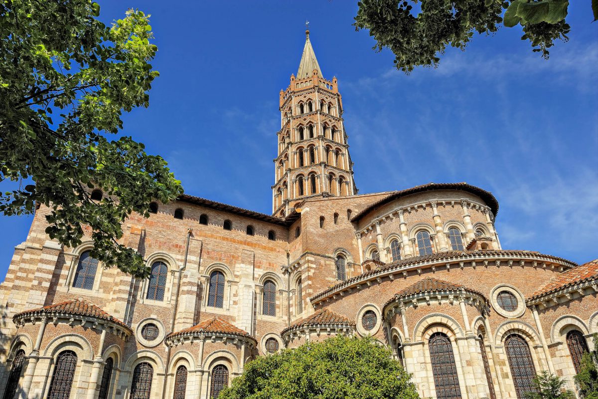 https://mdw-travel-data-us-east-1.s3.amazonaws.com/img/country/France/Basilica-of-Saint-Sernin/img_03.jpg