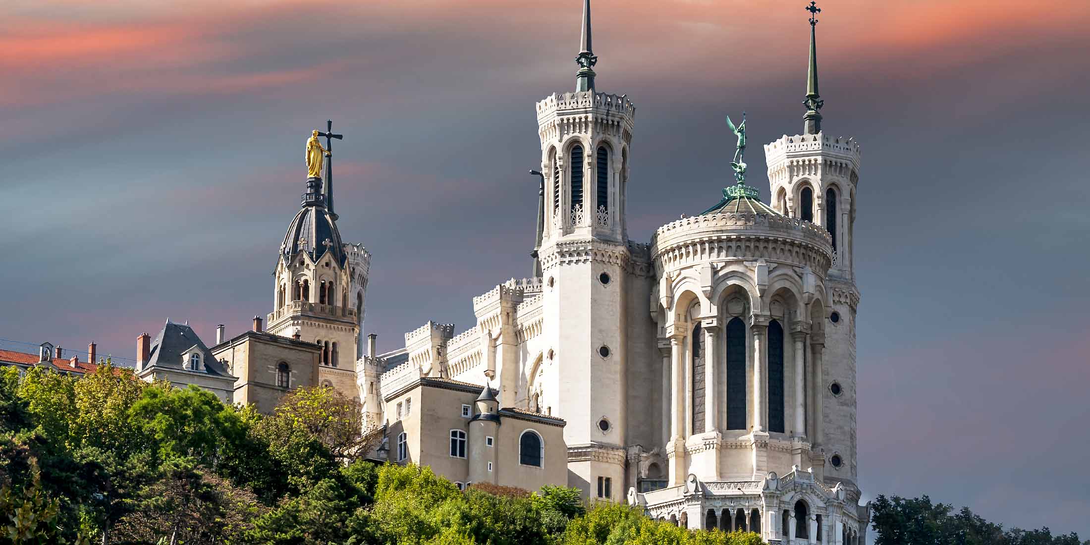 https://mdw-travel-data-us-east-1.s3.amazonaws.com/img/country/France/Basilique-Notre-Dame-de-Fourviere/img_00.jpg