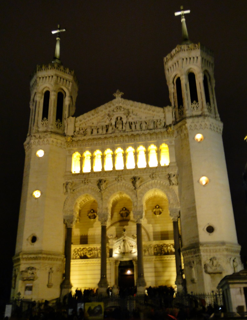 https://mdw-travel-data-us-east-1.s3.amazonaws.com/img/country/France/Basilique-Notre-Dame-de-Fourviere/img_01.jpg
