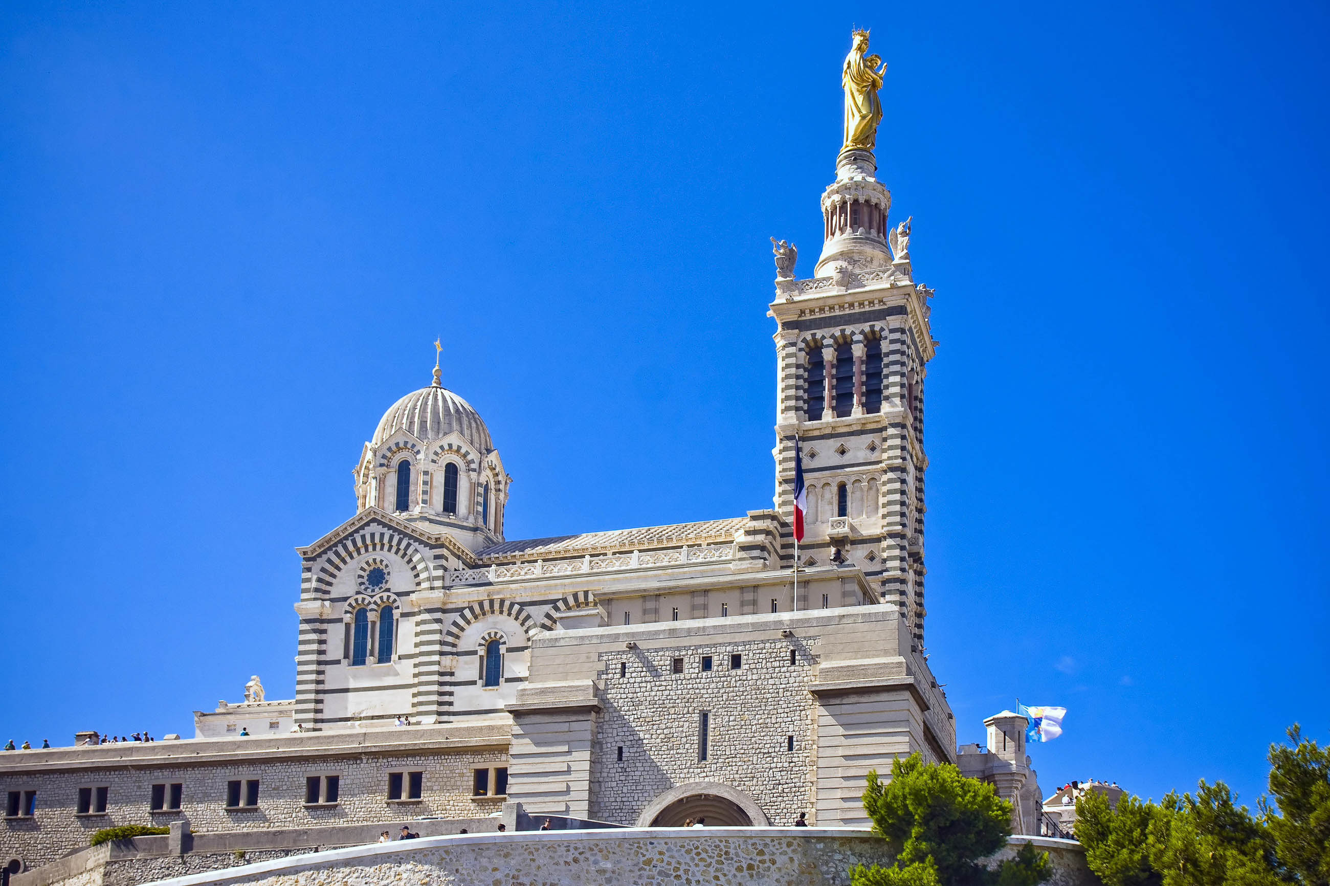 https://mdw-travel-data-us-east-1.s3.amazonaws.com/img/country/France/Basilique-Notre-Dame-de-la-Garde/img_01.jpg
