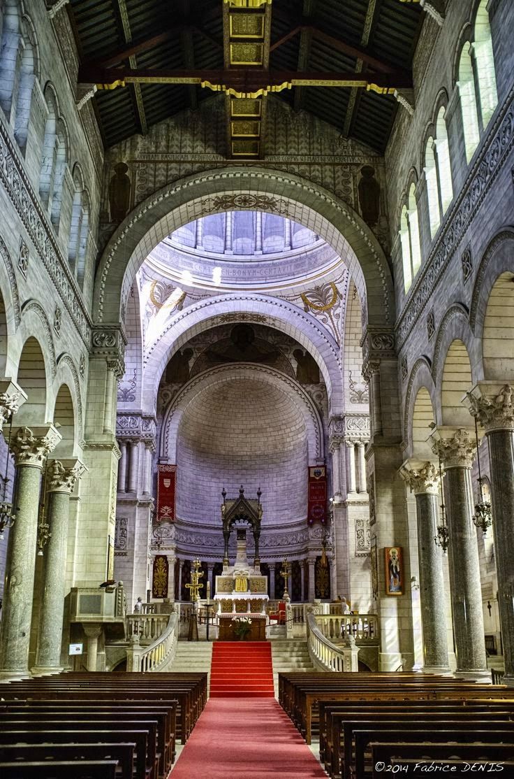 https://mdw-travel-data-us-east-1.s3.amazonaws.com/img/country/France/Basilique-Saint-Martin/img_03.jpg