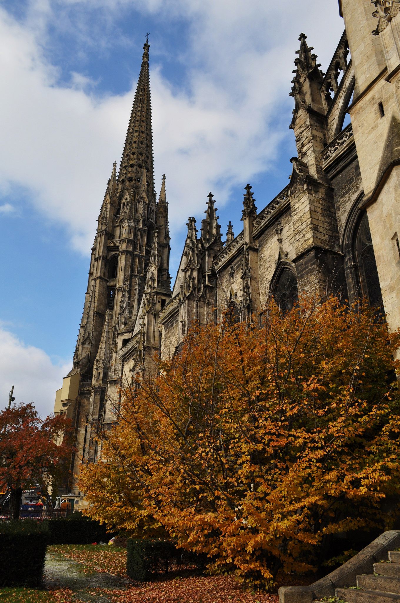 https://mdw-travel-data-us-east-1.s3.amazonaws.com/img/country/France/Basilique-Saint-Michel-de-Bordeaux/img_01.jpg