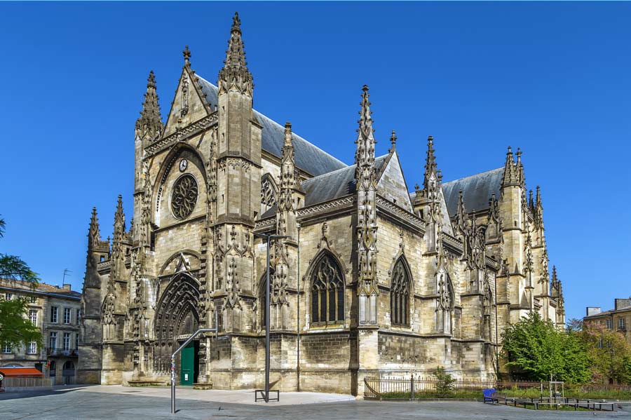 https://mdw-travel-data-us-east-1.s3.amazonaws.com/img/country/France/Basilique-Saint-Michel/img_01.jpg