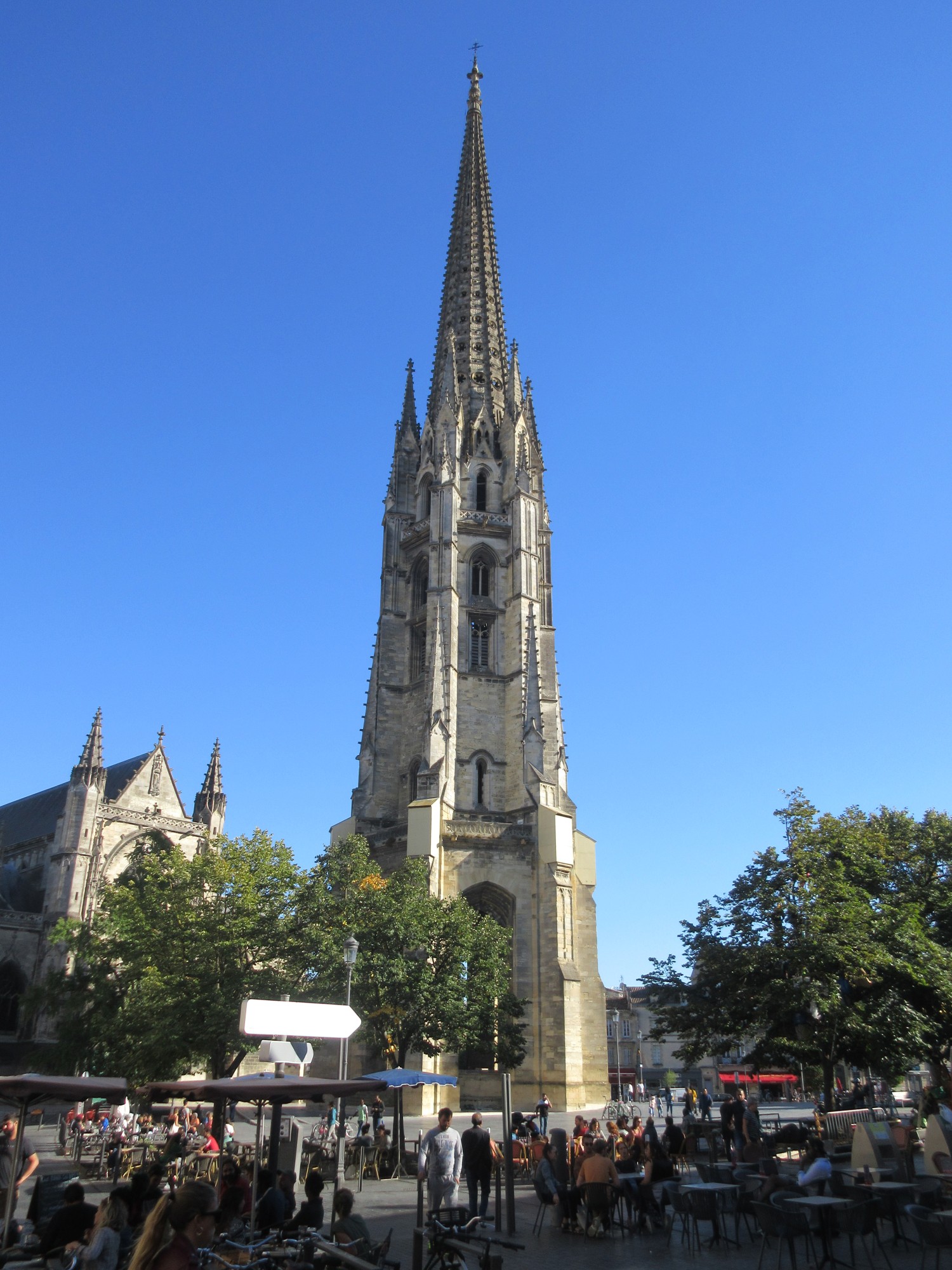 https://mdw-travel-data-us-east-1.s3.amazonaws.com/img/country/France/Basilique-Saint-Michel/img_03.jpg