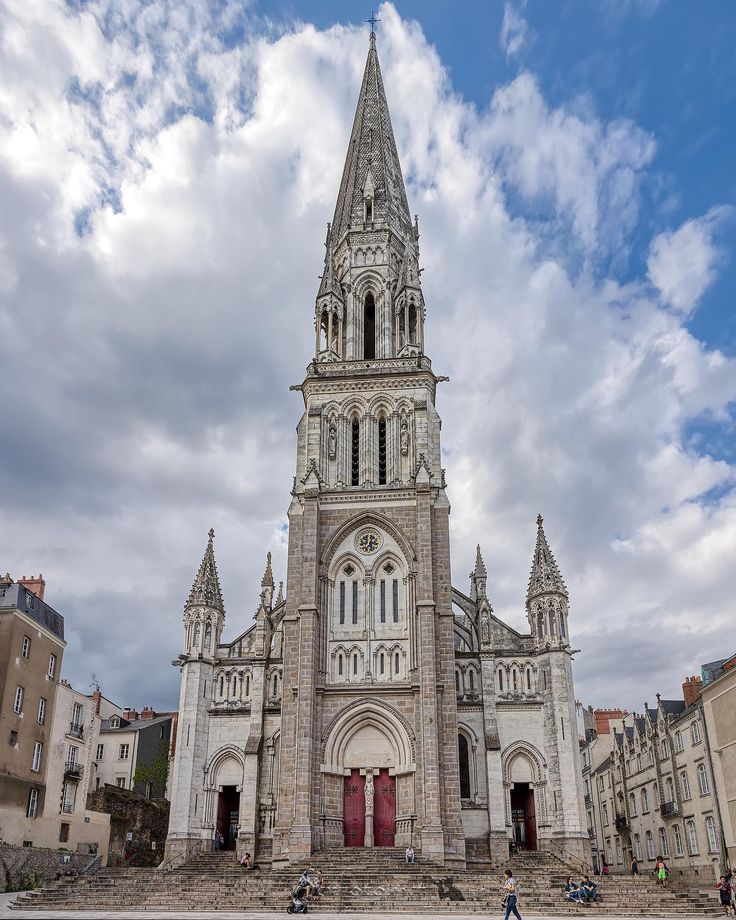 https://mdw-travel-data-us-east-1.s3.amazonaws.com/img/country/France/Basilique-Saint-Nicolas/img_01.jpg