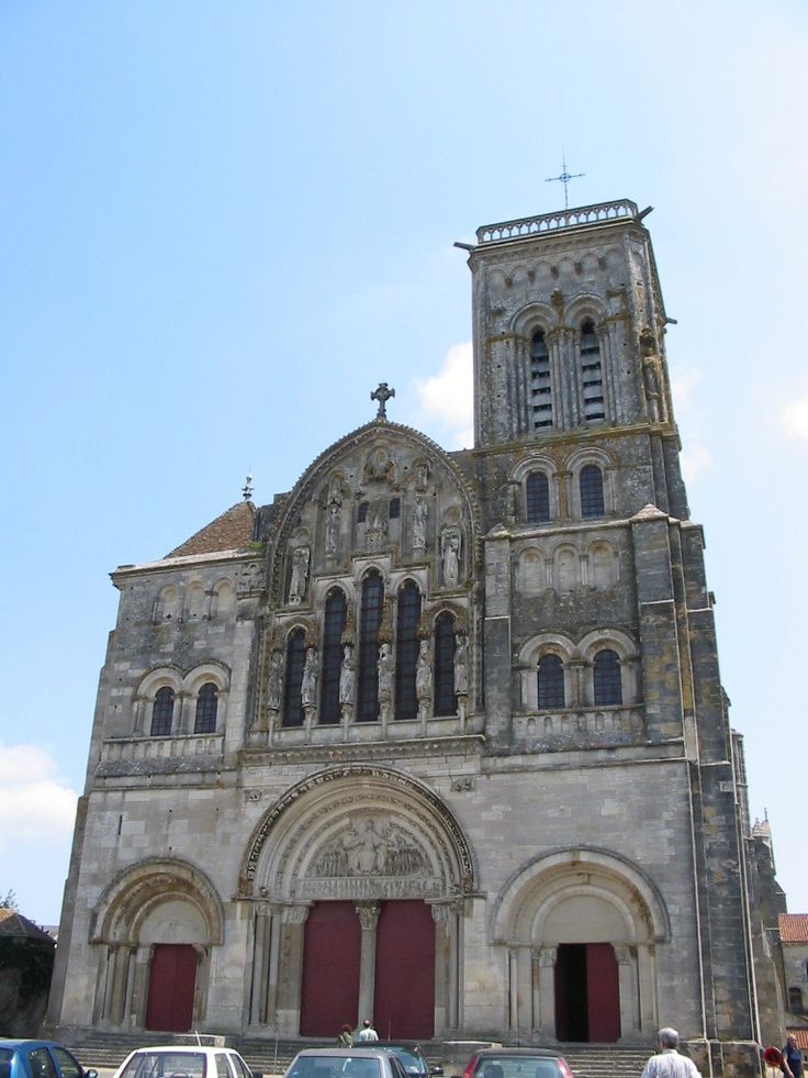 https://mdw-travel-data-us-east-1.s3.amazonaws.com/img/country/France/Basilique-Sainte-Marie-Madeleine/img_05.jpg