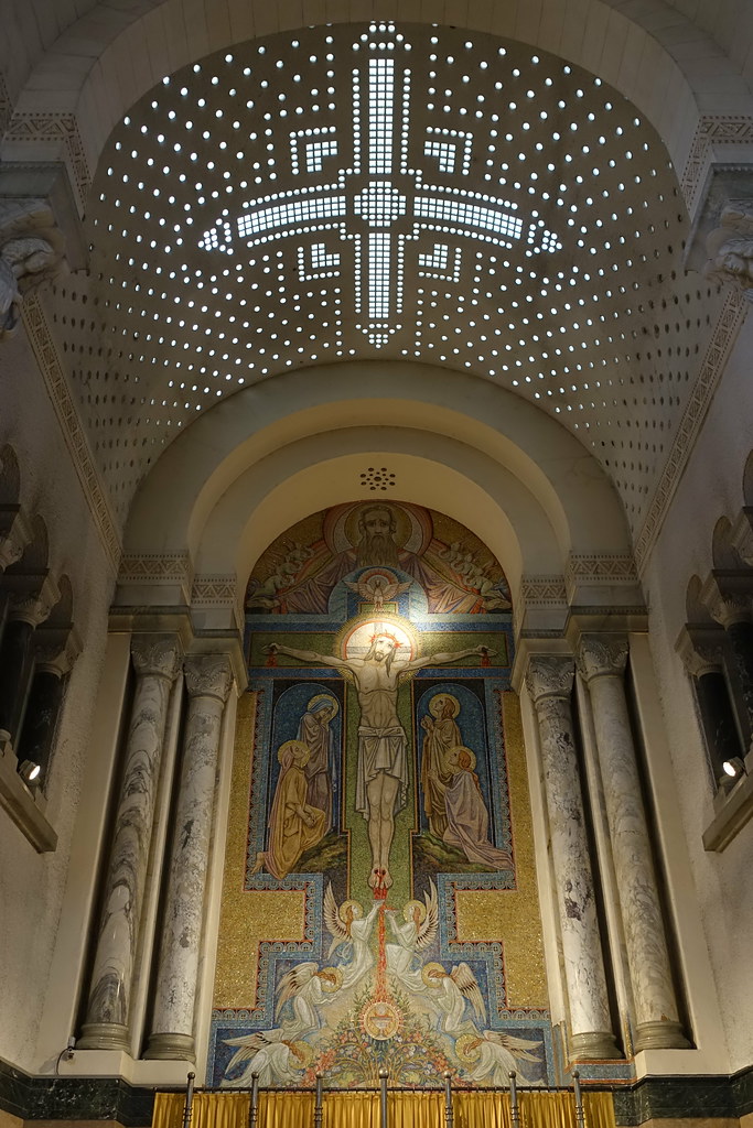 https://mdw-travel-data-us-east-1.s3.amazonaws.com/img/country/France/Basilique-de-la-Visitation/img_04.jpg