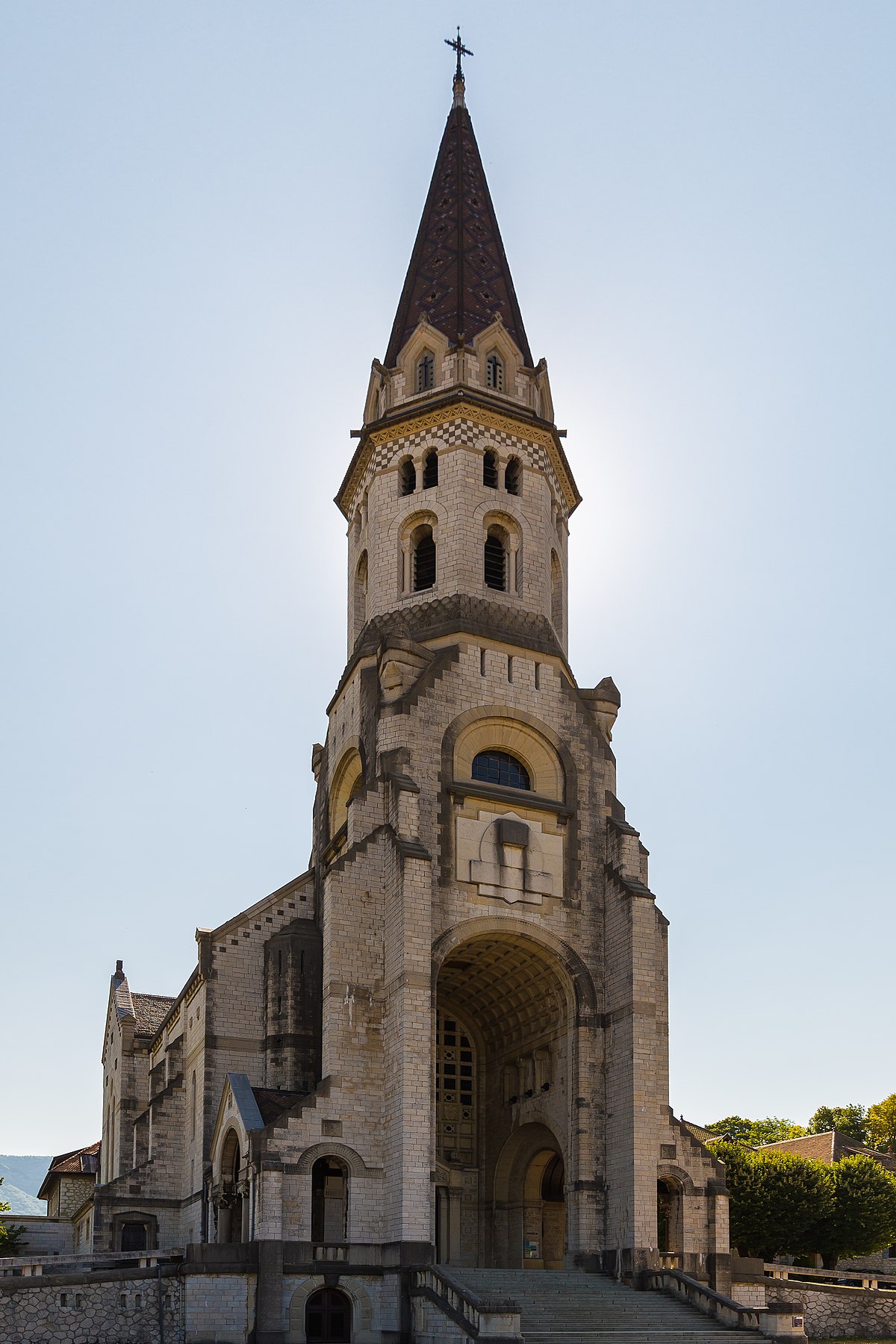 https://mdw-travel-data-us-east-1.s3.amazonaws.com/img/country/France/Basilique-de-la-Visitation/img_05.jpg