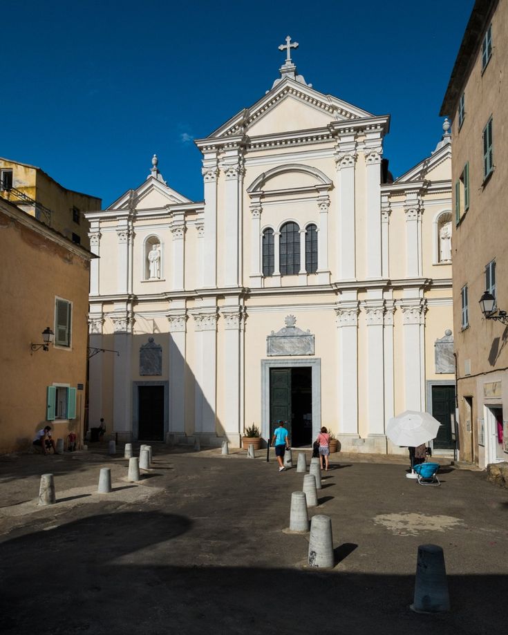 https://mdw-travel-data-us-east-1.s3.amazonaws.com/img/country/France/Bastia-Cathedral/img_02.jpg