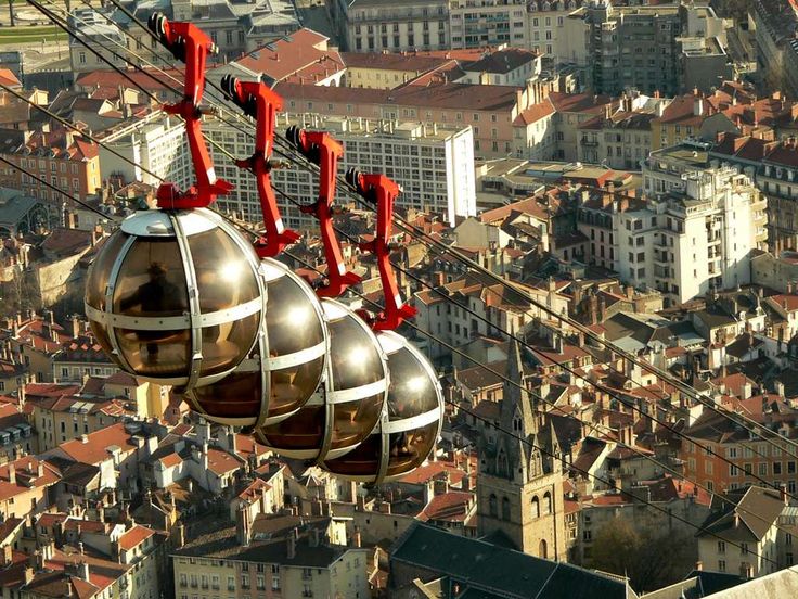 https://mdw-travel-data-us-east-1.s3.amazonaws.com/img/country/France/Bastille-Cable-Car/img_01.jpg