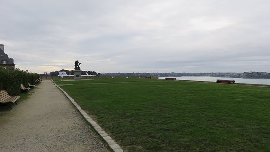 https://mdw-travel-data-us-east-1.s3.amazonaws.com/img/country/France/Bastion-de-la-Hollande/img_02.jpg