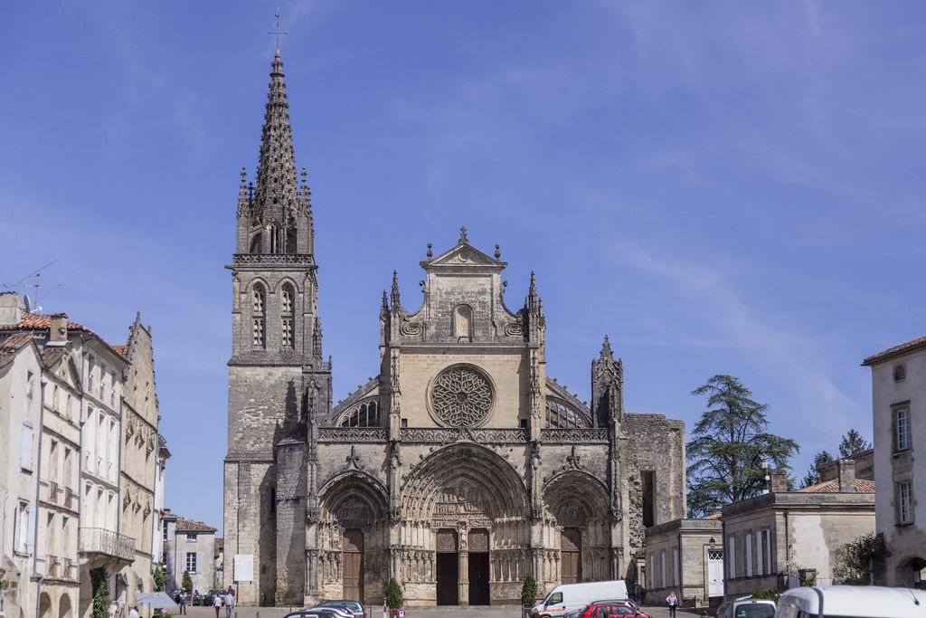 https://mdw-travel-data-us-east-1.s3.amazonaws.com/img/country/France/Bazas-Cathedral/img_03.jpg