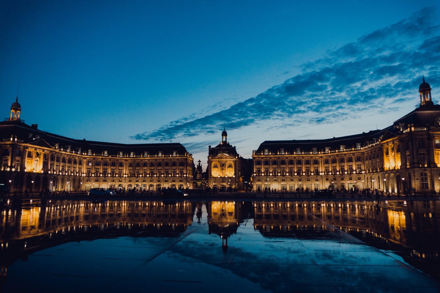 https://mdw-travel-data-us-east-1.s3.amazonaws.com/img/country/France/Bordeaux-Wine-Route/img_01.jpg