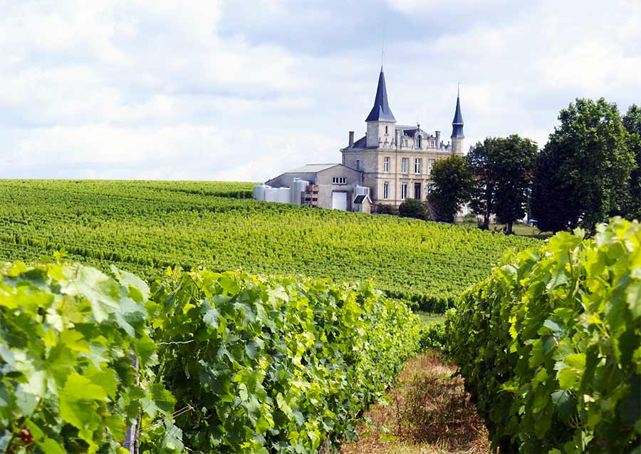 https://mdw-travel-data-us-east-1.s3.amazonaws.com/img/country/France/Bordeaux-Wine-Route/img_02.jpg