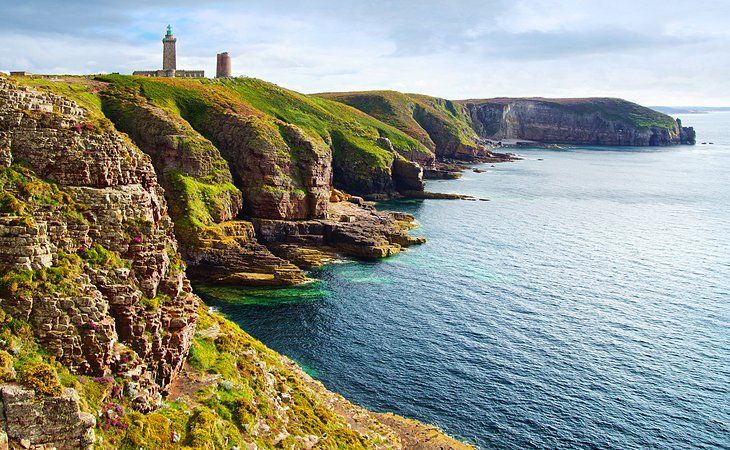 https://mdw-travel-data-us-east-1.s3.amazonaws.com/img/country/France/Brittany-Tower/img_02.jpg