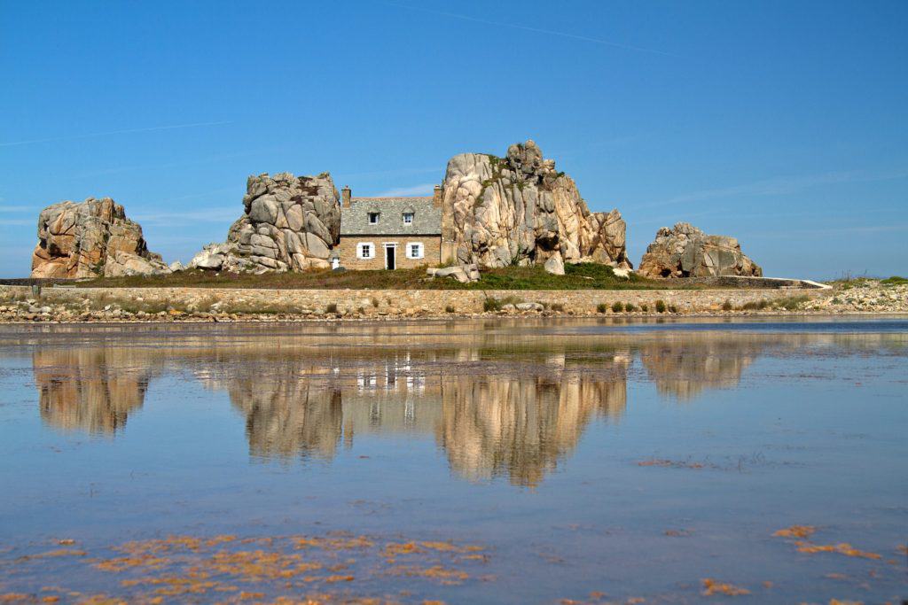 https://mdw-travel-data-us-east-1.s3.amazonaws.com/img/country/France/Brittany-Tower/img_03.jpg