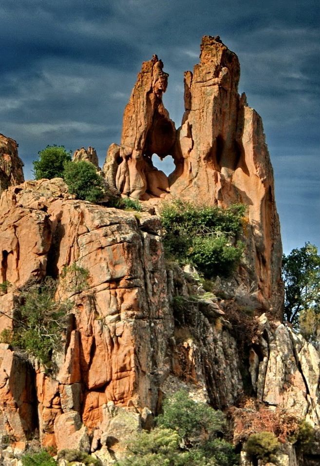 https://mdw-travel-data-us-east-1.s3.amazonaws.com/img/country/France/Calanches-de-Piana/img_01.jpg