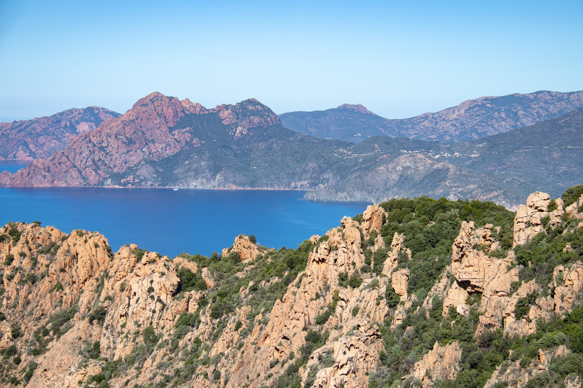 https://mdw-travel-data-us-east-1.s3.amazonaws.com/img/country/France/Calanches-de-Piana/img_03.jpg