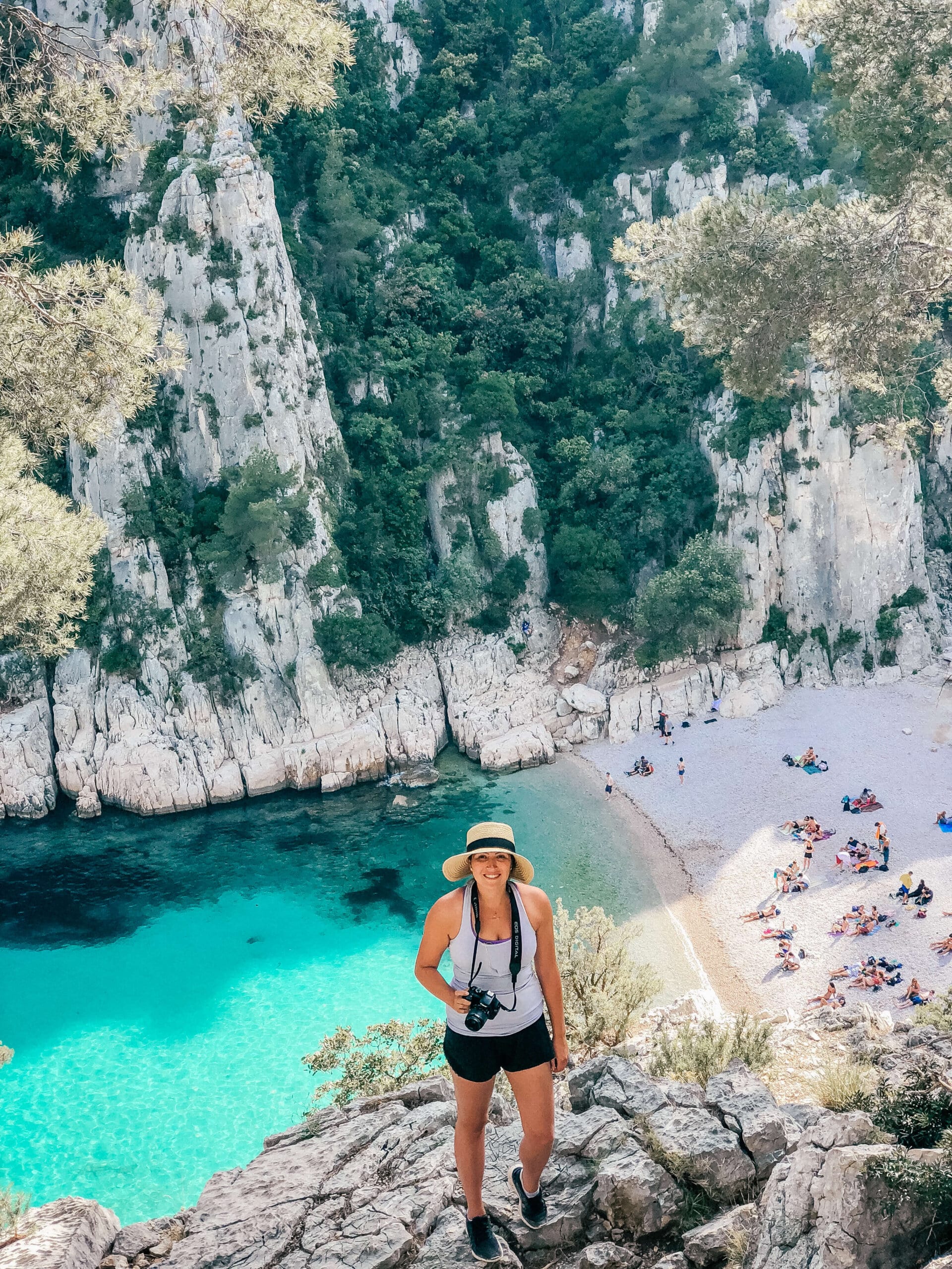https://mdw-travel-data-us-east-1.s3.amazonaws.com/img/country/France/Calanques-National-Park/img_03.jpg