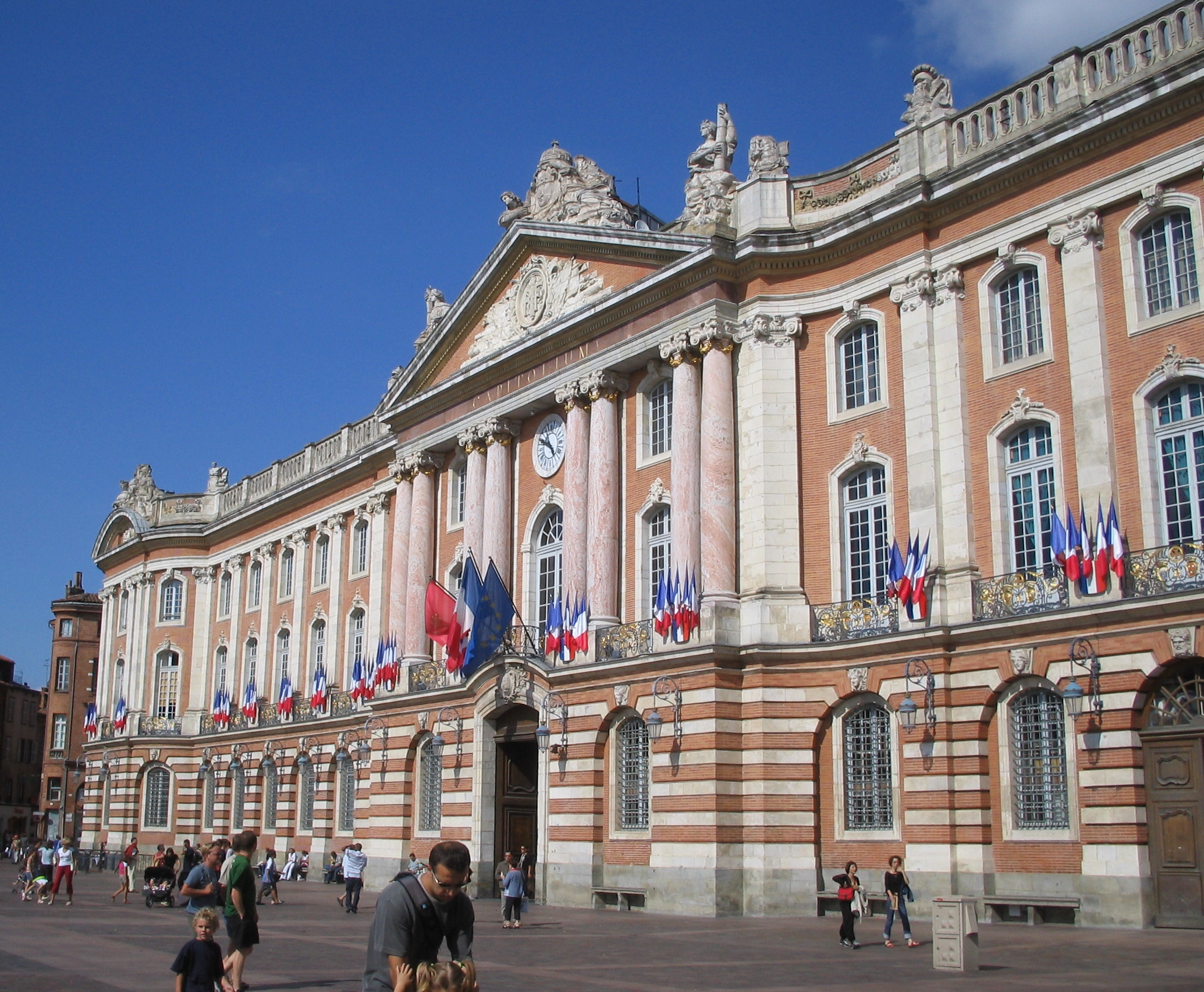 https://mdw-travel-data-us-east-1.s3.amazonaws.com/img/country/France/Capitole-de-Toulouse/img_02.jpg