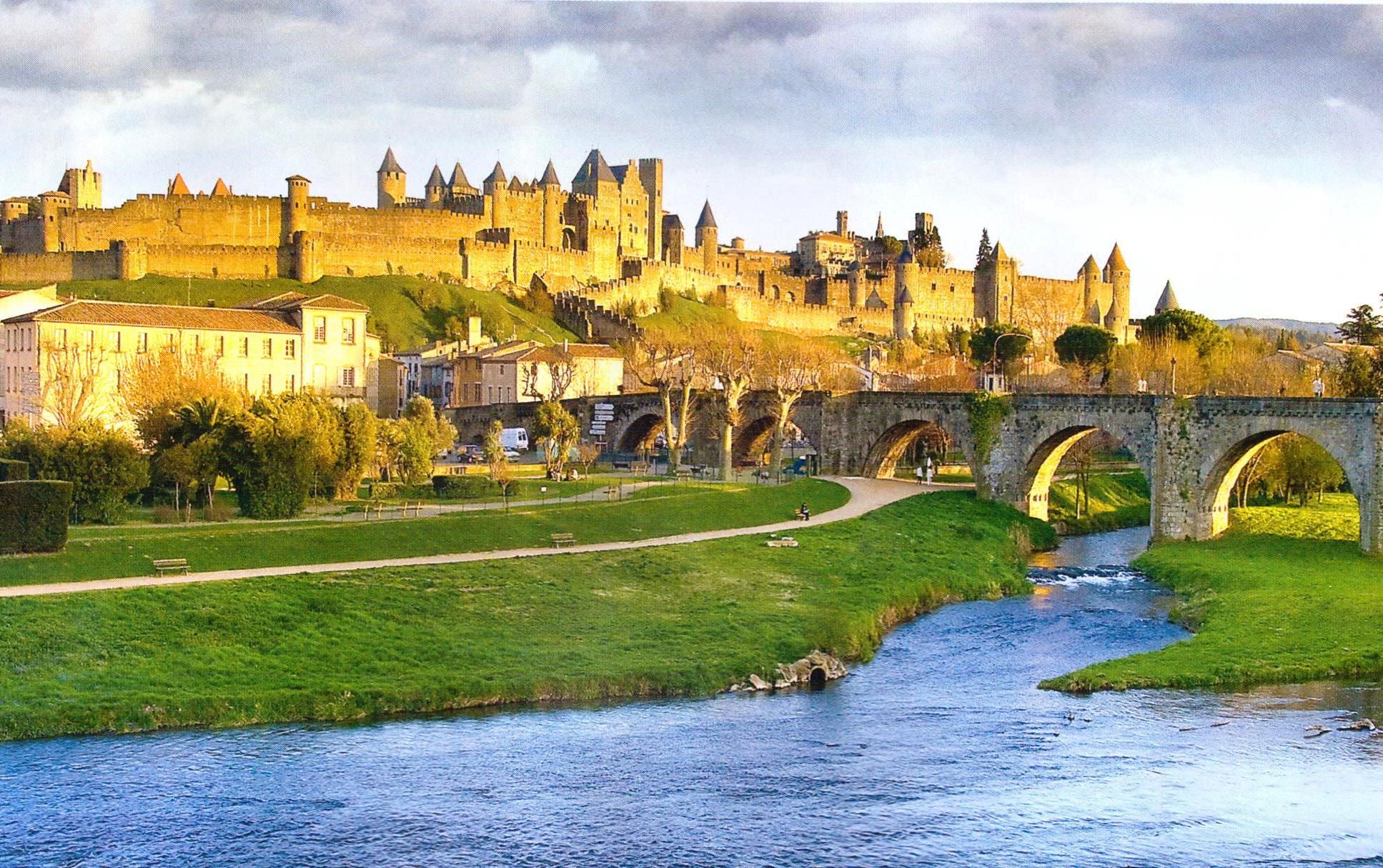 https://mdw-travel-data-us-east-1.s3.amazonaws.com/img/country/France/Carcassonne-Medieval-City/img_03.jpg