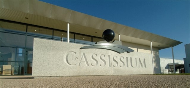 https://mdw-travel-data-us-east-1.s3.amazonaws.com/img/country/France/Cassissium/img_05.jpg