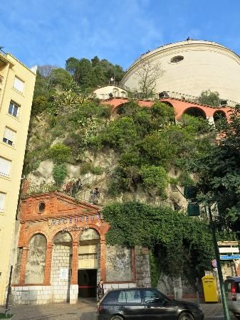 https://mdw-travel-data-us-east-1.s3.amazonaws.com/img/country/France/Castle-Hill/img_03.jpg