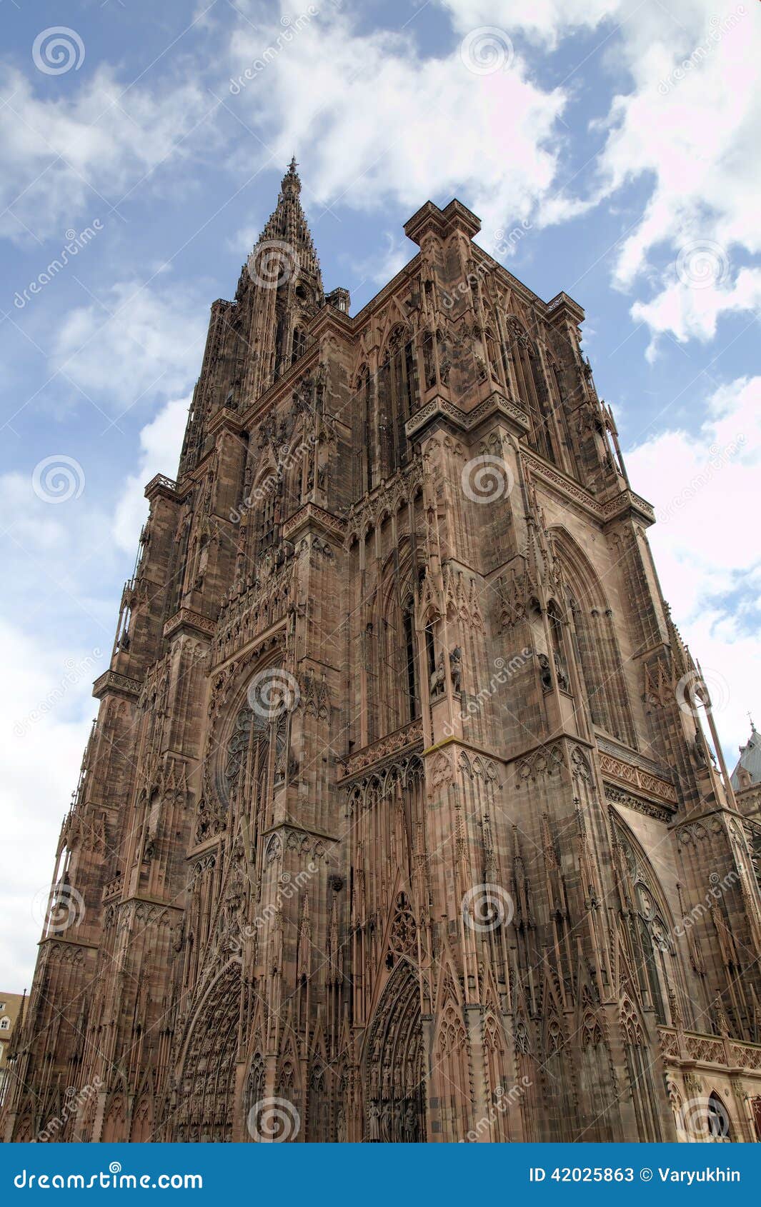 https://mdw-travel-data-us-east-1.s3.amazonaws.com/img/country/France/Cathedral-of-Our-Lady-of-Strasbourg/img_02.jpg