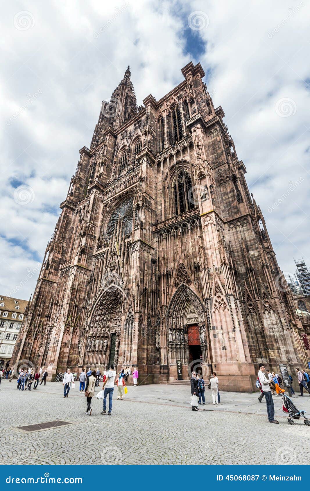 https://mdw-travel-data-us-east-1.s3.amazonaws.com/img/country/France/Cathedral-of-Our-Lady-of-Strasbourg/img_03.jpg