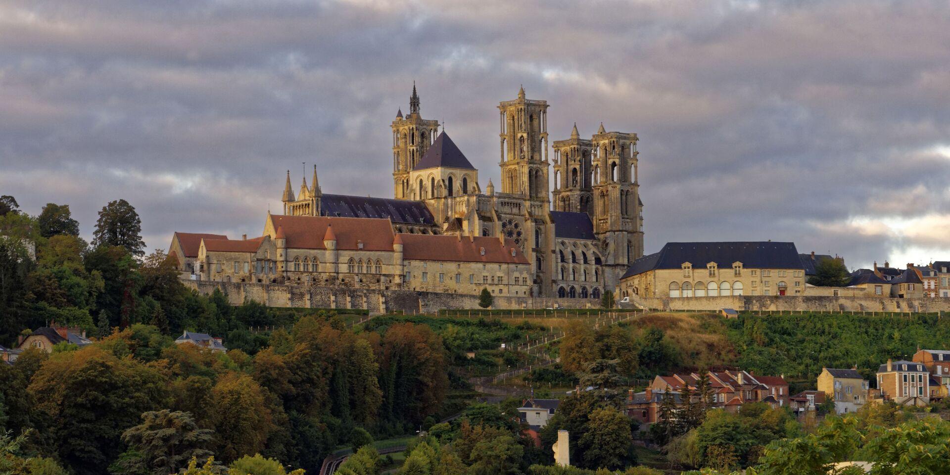 https://mdw-travel-data-us-east-1.s3.amazonaws.com/img/country/France/Cathedrale-Notre-Dame-de-Laon/img_02.jpg