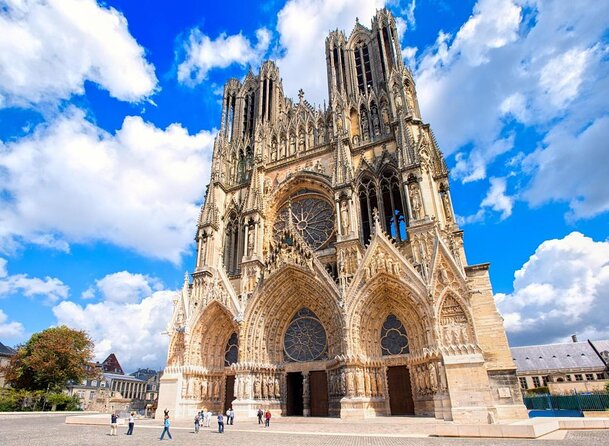 https://mdw-travel-data-us-east-1.s3.amazonaws.com/img/country/France/Cathedrale-Notre-Dame-de-Reims/img_00.jpg