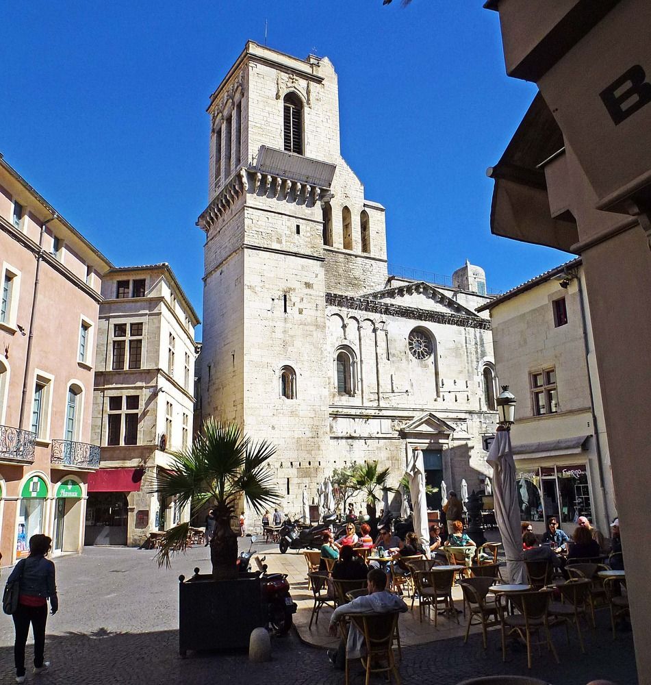 https://mdw-travel-data-us-east-1.s3.amazonaws.com/img/country/France/Cathedrale-Notre-Dame-et-Saint-Castor/img_00.jpg