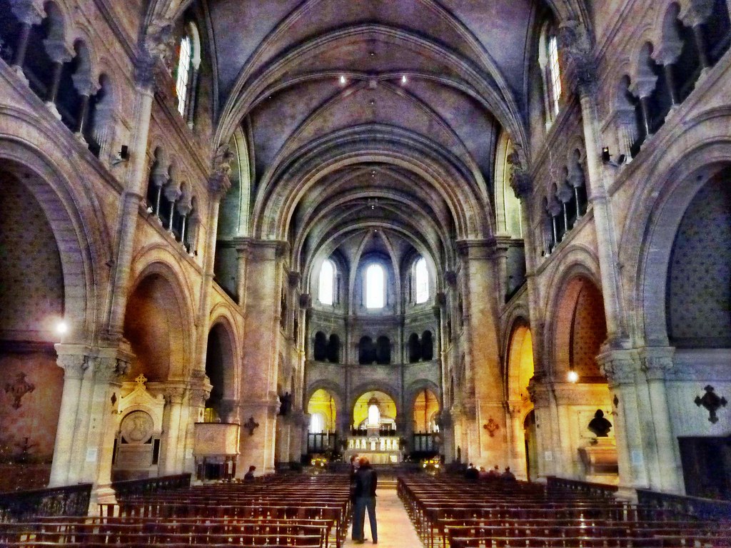 https://mdw-travel-data-us-east-1.s3.amazonaws.com/img/country/France/Cathedrale-Notre-Dame-et-Saint-Castor/img_01.jpg