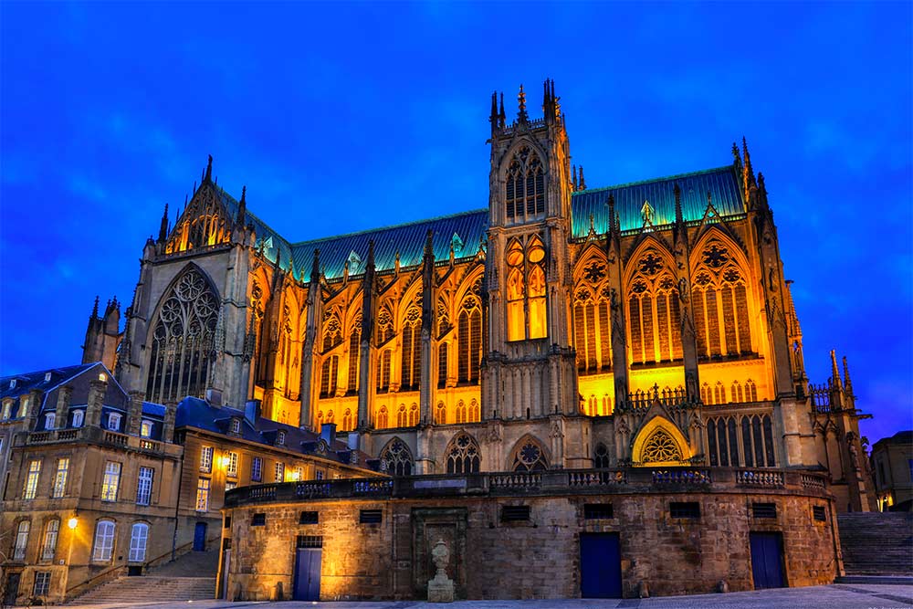 https://mdw-travel-data-us-east-1.s3.amazonaws.com/img/country/France/Cathedrale-Saint-Etienne/img_00.jpg