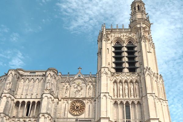 https://mdw-travel-data-us-east-1.s3.amazonaws.com/img/country/France/Cathedrale-Saint-Etienne/img_02.jpg