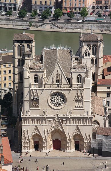 https://mdw-travel-data-us-east-1.s3.amazonaws.com/img/country/France/Cathedrale-Saint-Jean-Baptiste-de-Lyon/img_04.jpg