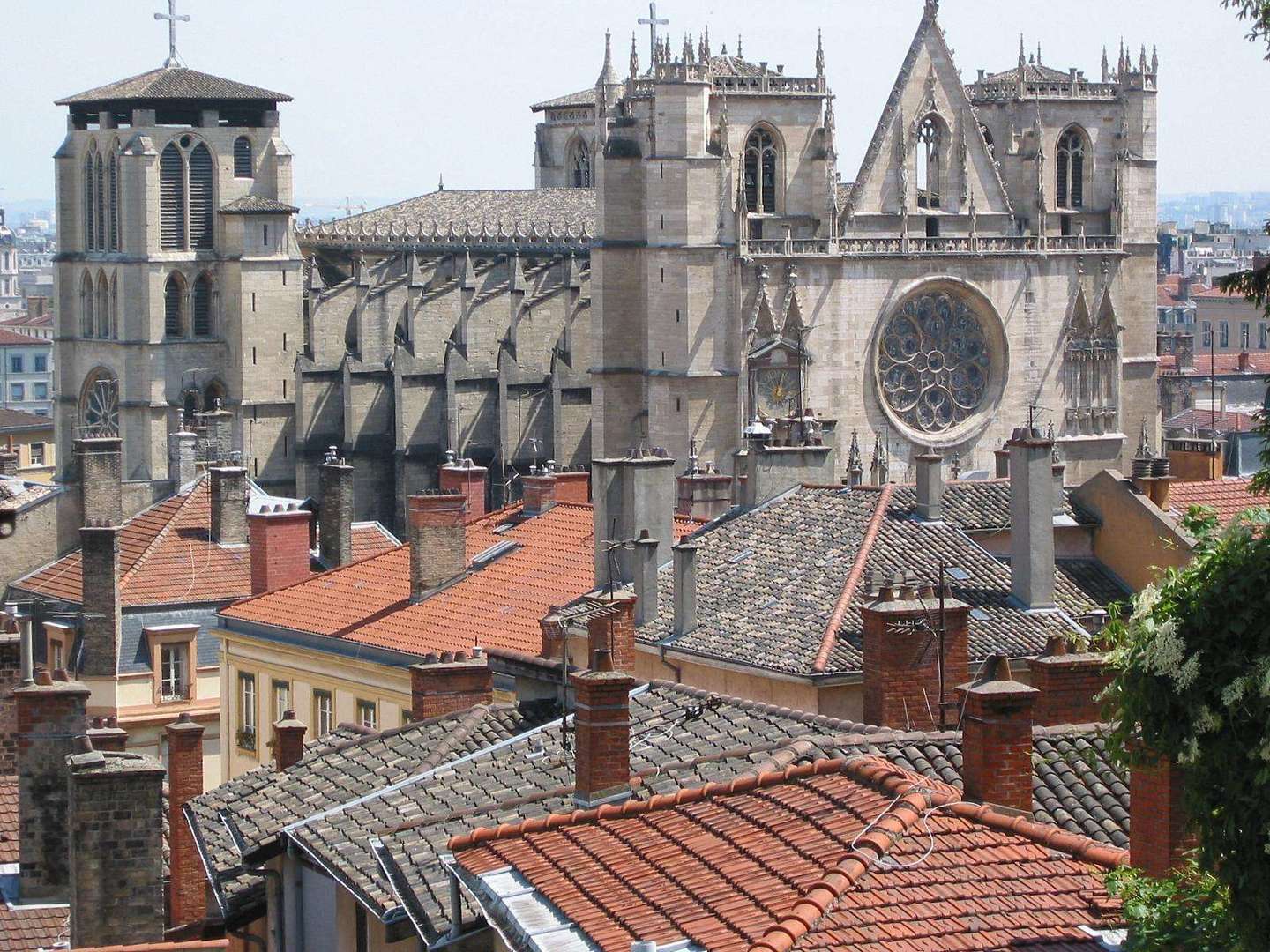 https://mdw-travel-data-us-east-1.s3.amazonaws.com/img/country/France/Cathedrale-Saint-Jean-Baptiste-de-Lyon/img_05.jpg