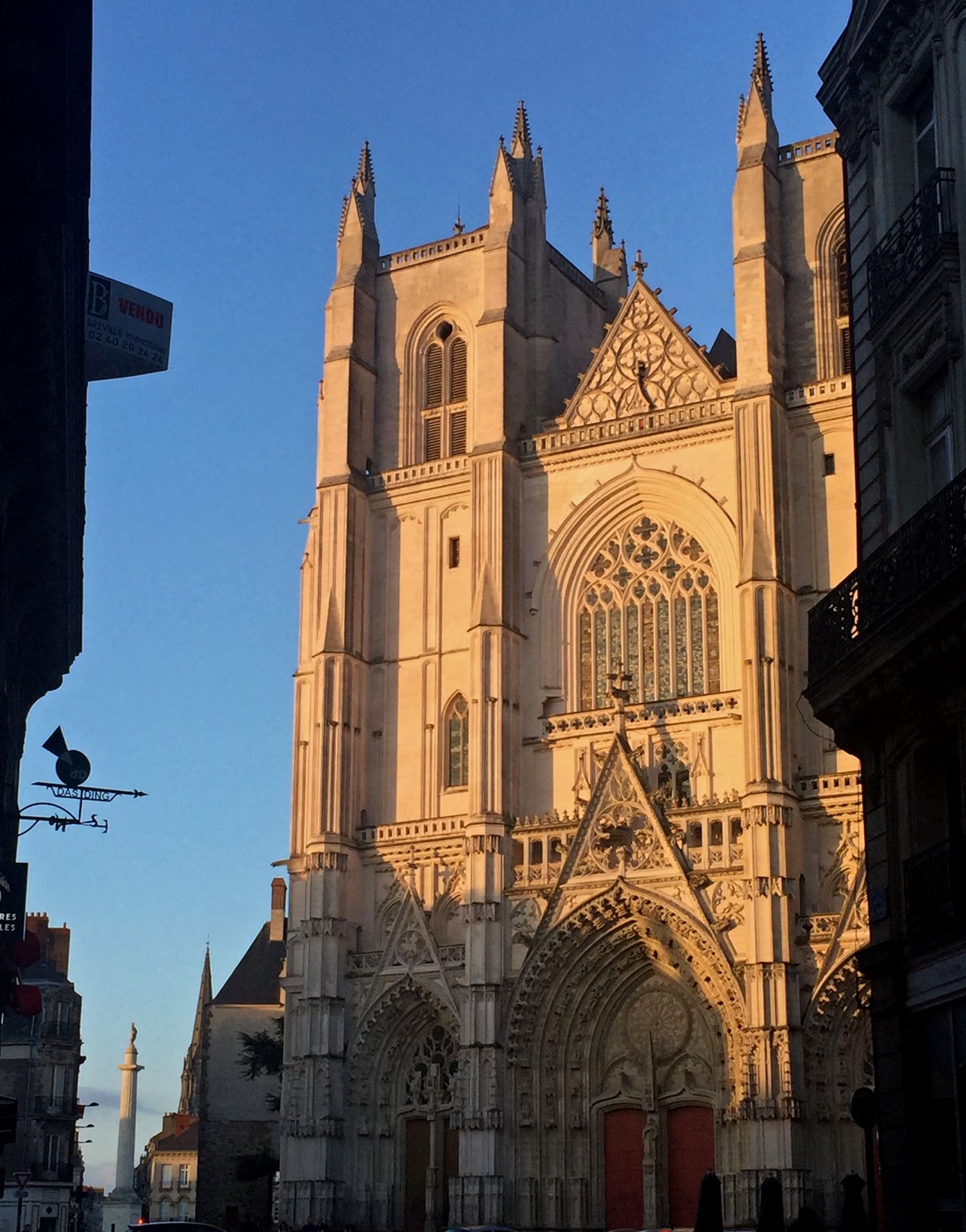 https://mdw-travel-data-us-east-1.s3.amazonaws.com/img/country/France/Cathedrale-Saint-Pierre-et-Saint-Paul-de-Nantes/img_03.jpg