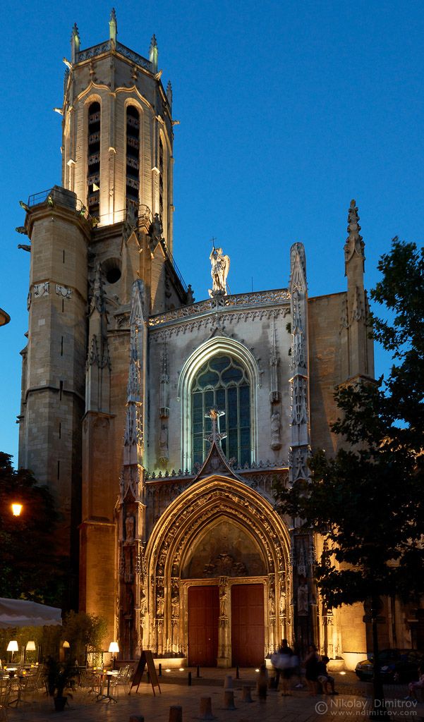 https://mdw-travel-data-us-east-1.s3.amazonaws.com/img/country/France/Cathedrale-Saint-Sauveur/img_00.jpg
