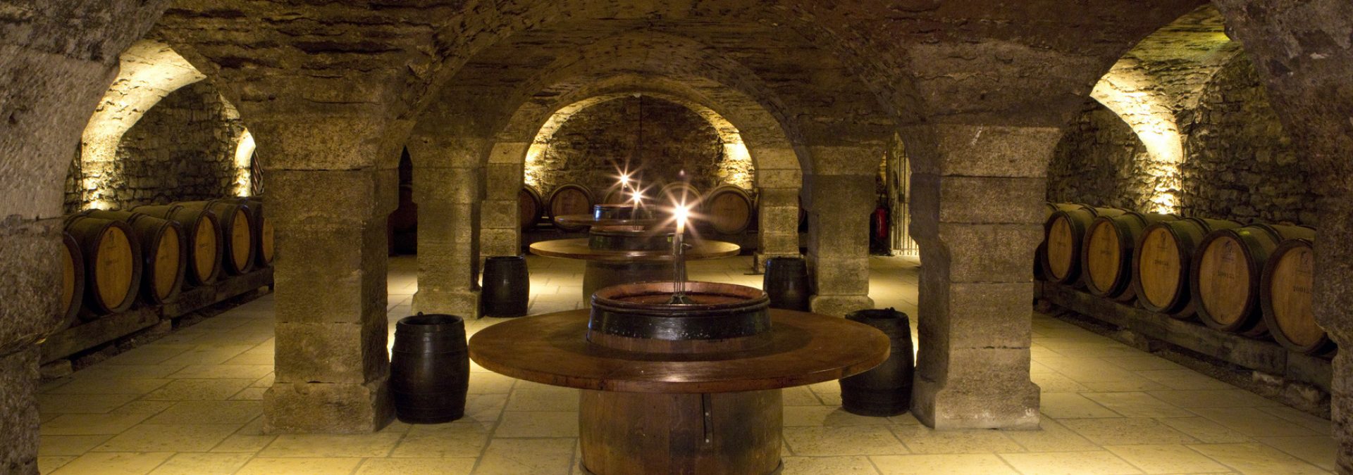 https://mdw-travel-data-us-east-1.s3.amazonaws.com/img/country/France/Caves-Patriarche-Pere-and-Fils/img_00.jpg