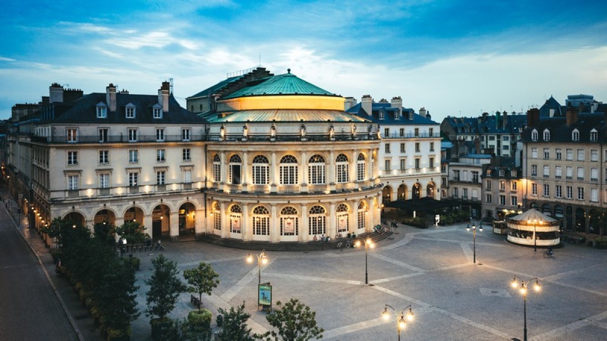 https://mdw-travel-data-us-east-1.s3.amazonaws.com/img/country/France/Centre-Historique-de-Rennes/img_02.jpg