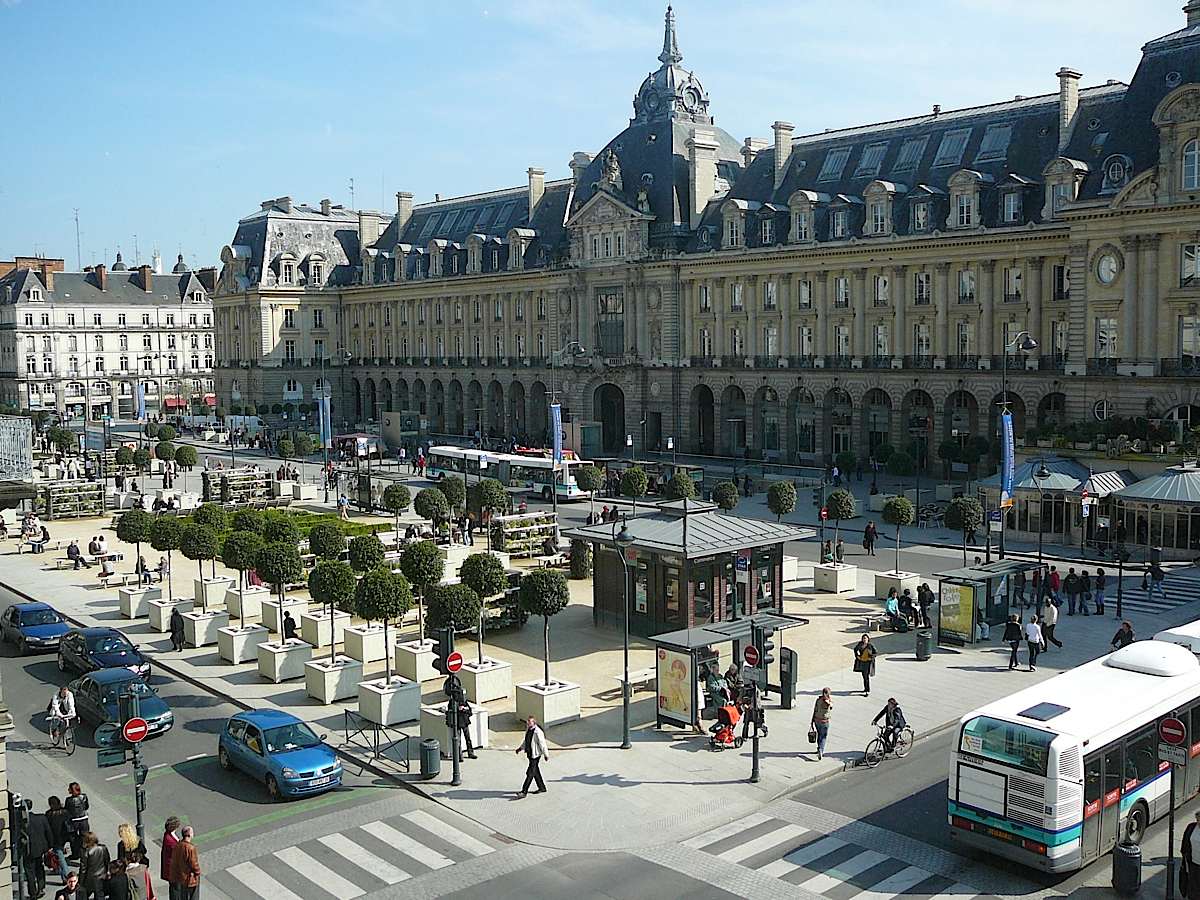 https://mdw-travel-data-us-east-1.s3.amazonaws.com/img/country/France/Centre-Historique-de-Rennes/img_04.jpg